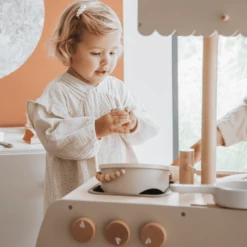 Label Label - Bistro Kitchen - Nougat -Kinderen Speelgoeds Winkel label label bistro kitchen nougat a394319 1